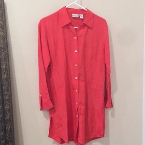 Long sleeve shirt. Fits just above knee